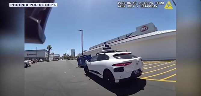 Waymo Robotaxi Pulled Over by Phoenix Police for Incorrect Lane Change Incident